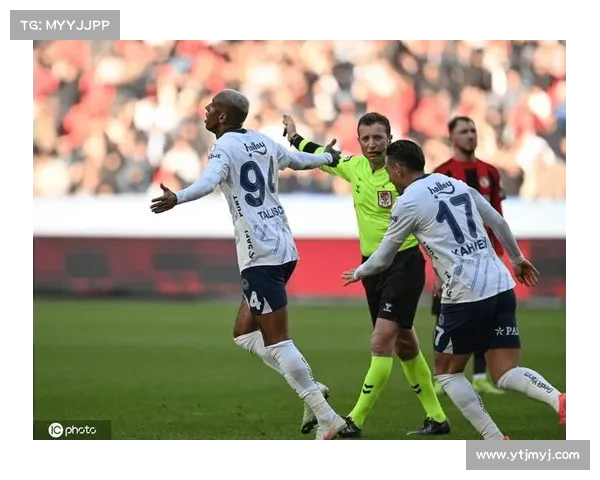 如何通过战术创新和球员配合提升费内巴切足球队整体表现